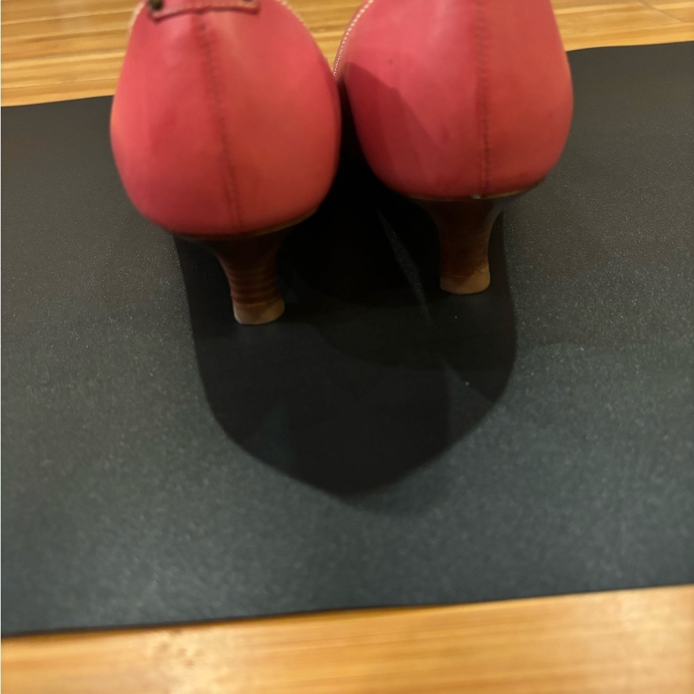 Ann Taylor Pink Leather Kitten Heel Shoes - Picture 3 of 6